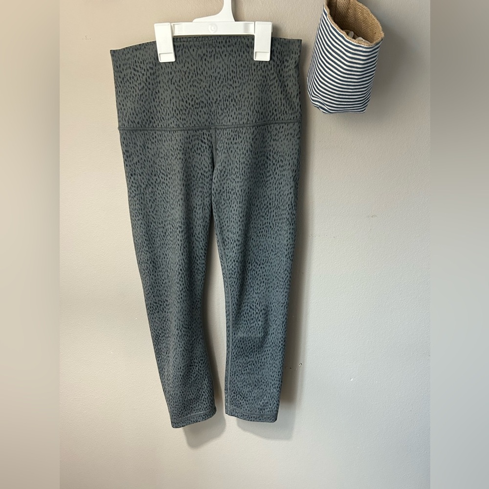 Lululemon Grey with Black Spots High Rise Crop Leggings 23"
